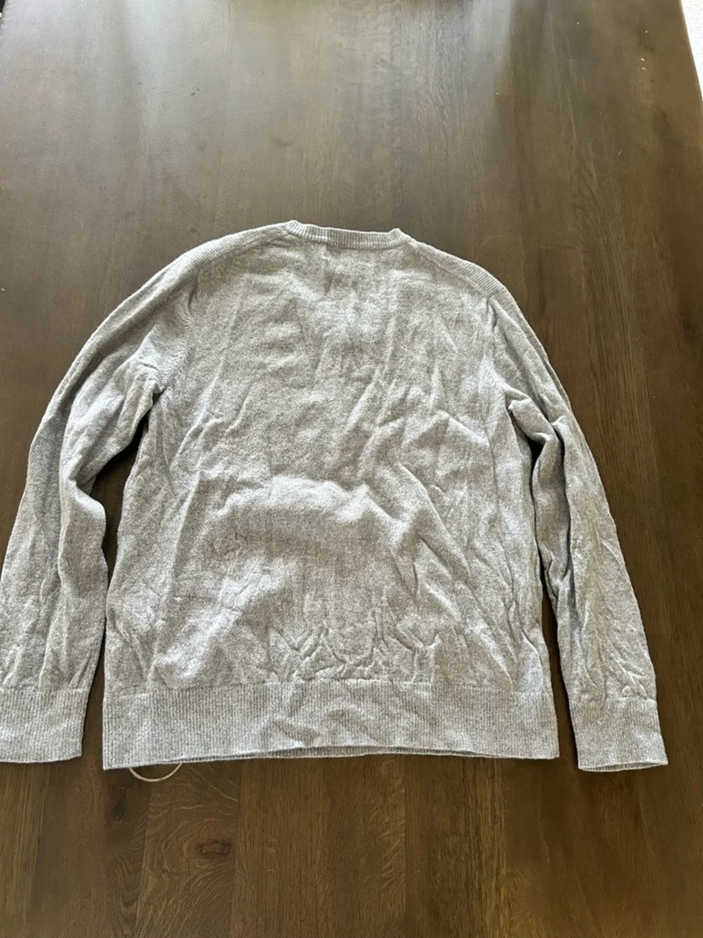 Banana Republic light gray Italian merino yarn wool long sleeve sweater v neck